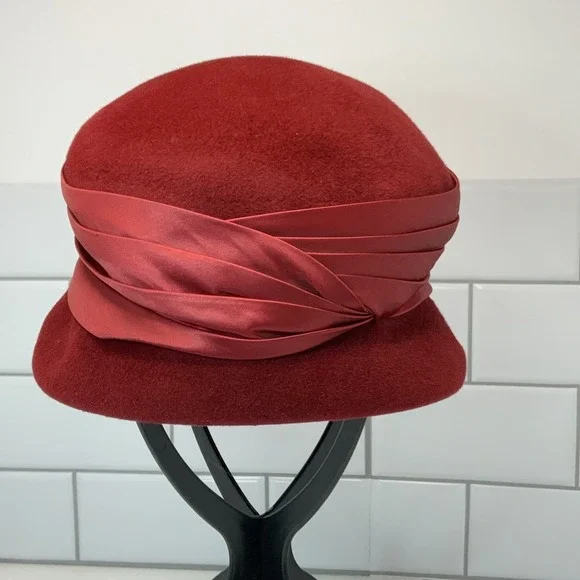 Vintage Red Velvet With Rhinestone Brooch Hat Pillbox *Read Description* - Picture 3 of 8